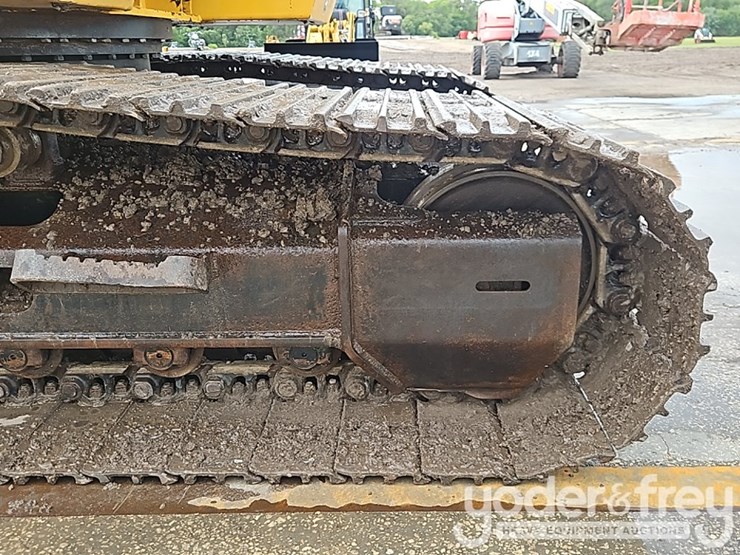 2016-deere-210g-image-11