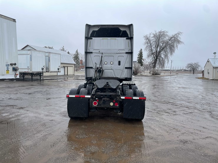 #230-•-2016-international-semi-tractor-(has-wi-title)-(denmark,-wi)-image-6