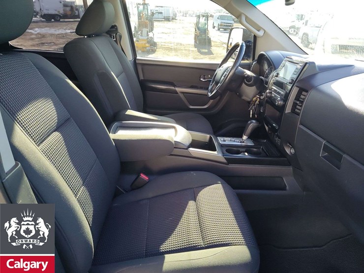 2015-nissan-titan-image-18