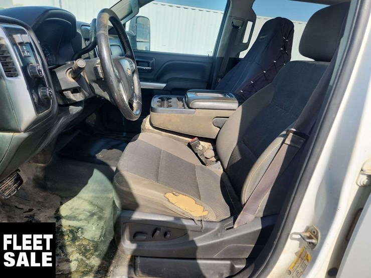 2015-chevrolet-silverado-3500hd-image-23