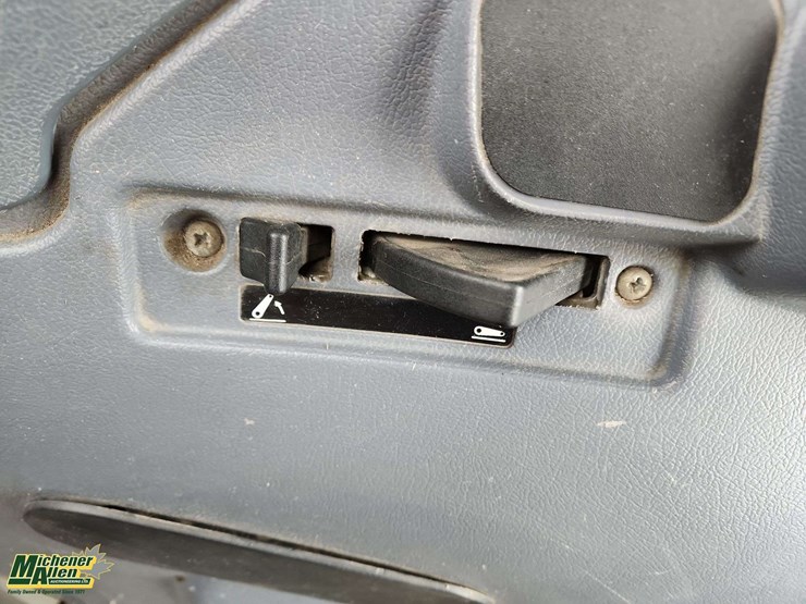 2008-new-holland-t6030-image-13