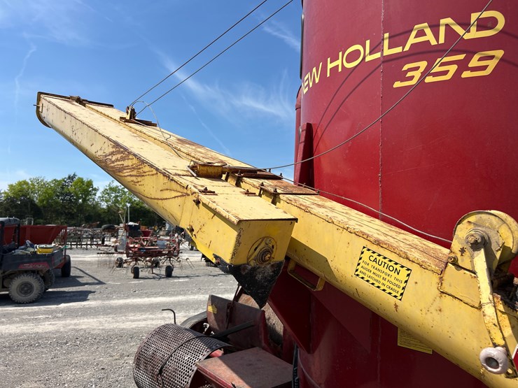 new-holland-359-image-8