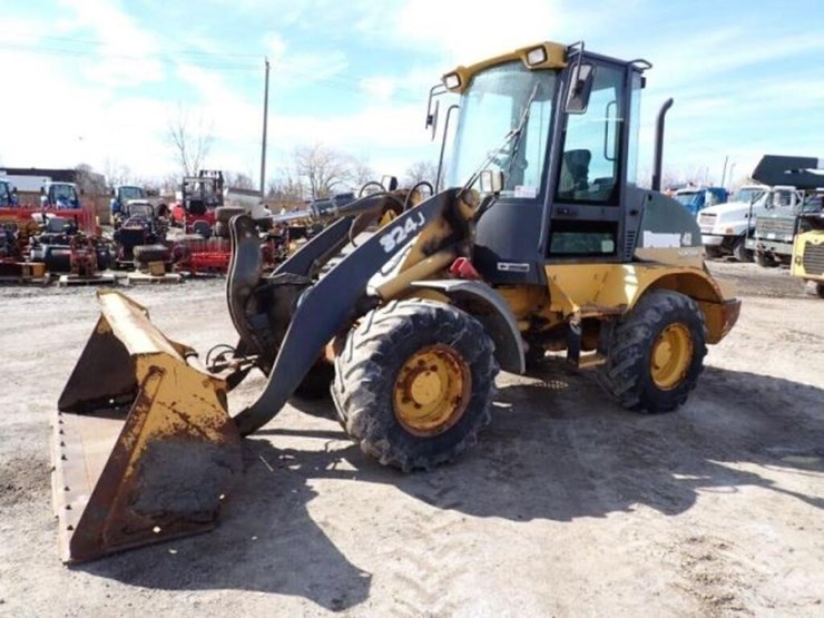 2014-deere-324j-image-1