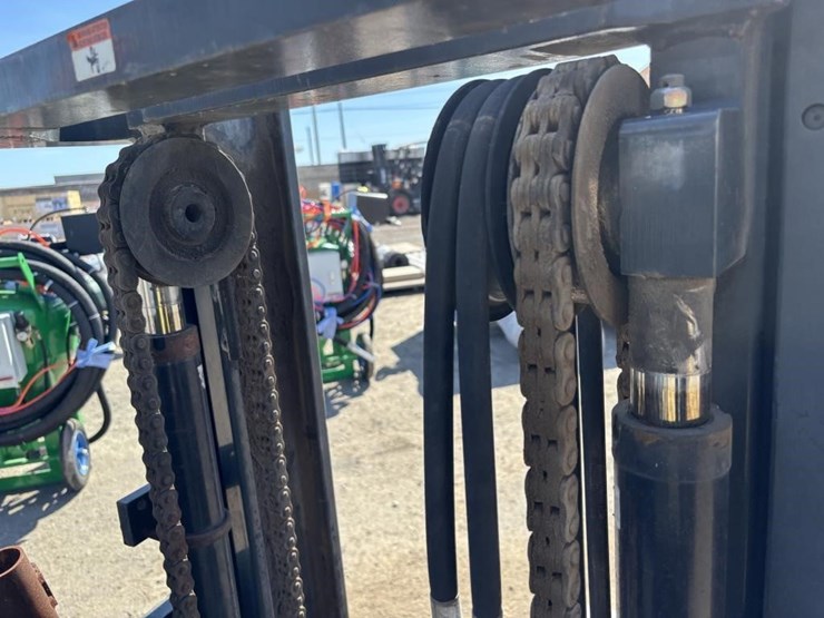 2007-nissan-mcp1f2a25lv-image-13