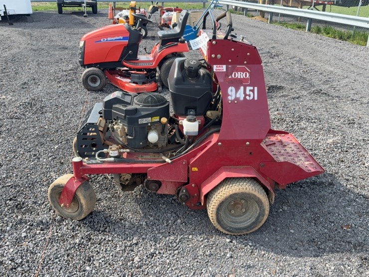 #4096-•-toro-stand-on-aerator-image-11