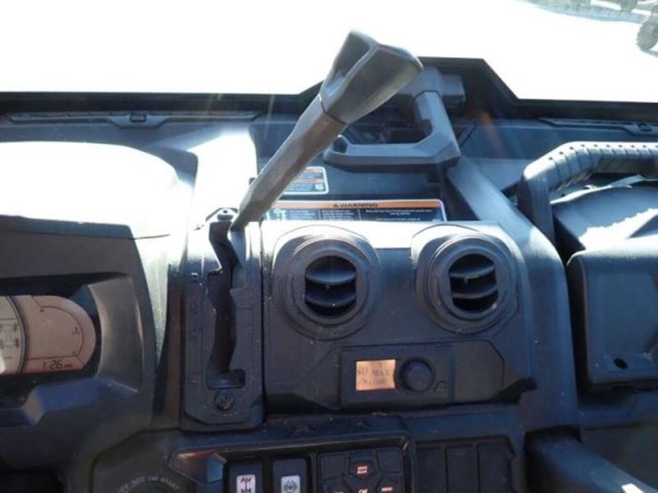 2021-can-am-defender-limited-hd10-4x4-side-by-side-image-15