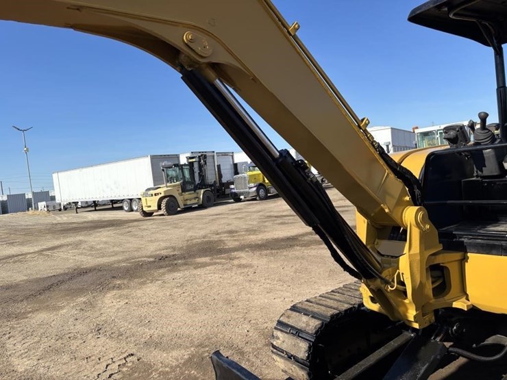 2015-caterpillar-305.5e2-cr-image-17