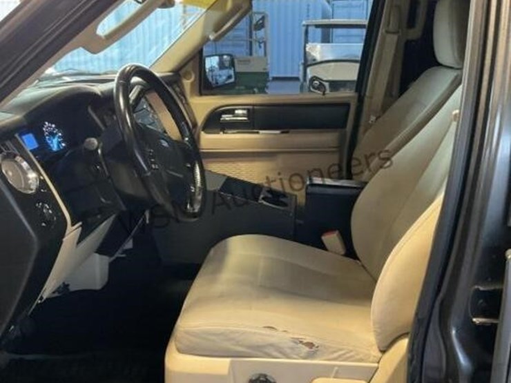 2016-ford-expedition-image-21