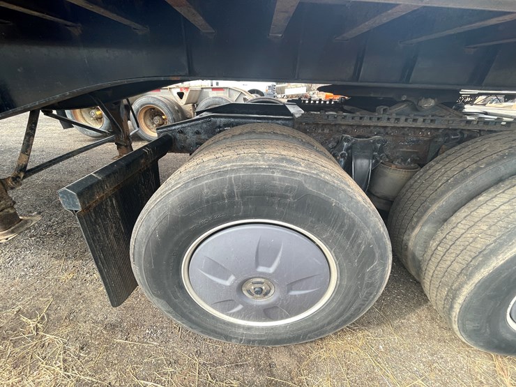 #232-•-2016-freightliner-truck-tractor-(has-wi-title)-(mora,-mn)-image-15