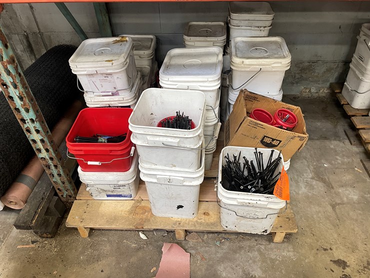 #2549-•-pallet-of-insulation/roofing-screws-(columbia-heights,-mn)-image-2