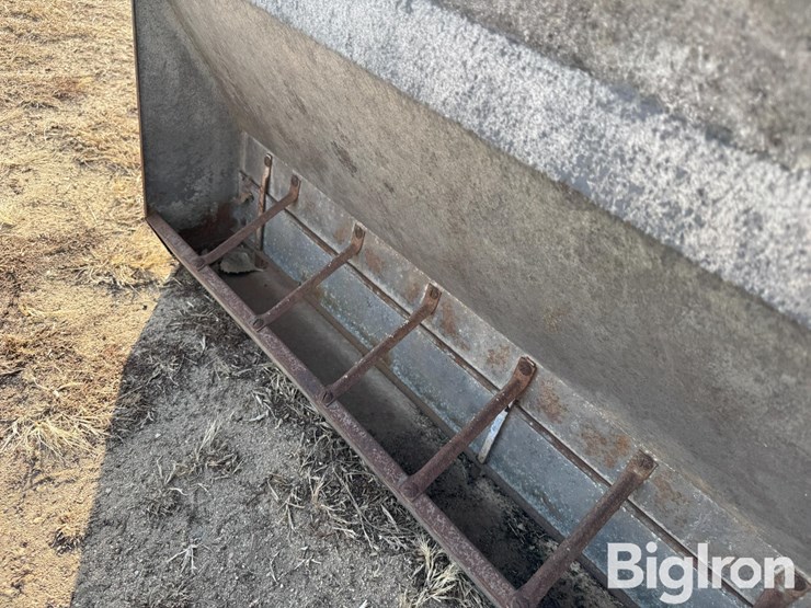 big-husky-pig-feeder-image-17