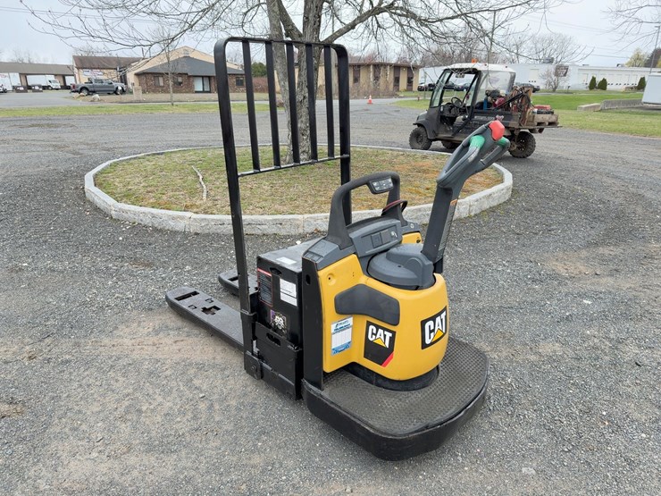 caterpillar-stand-on-electric-forklift-image-2