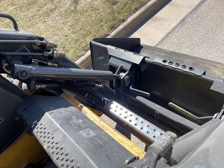 2006-new-holland-l170-image-23