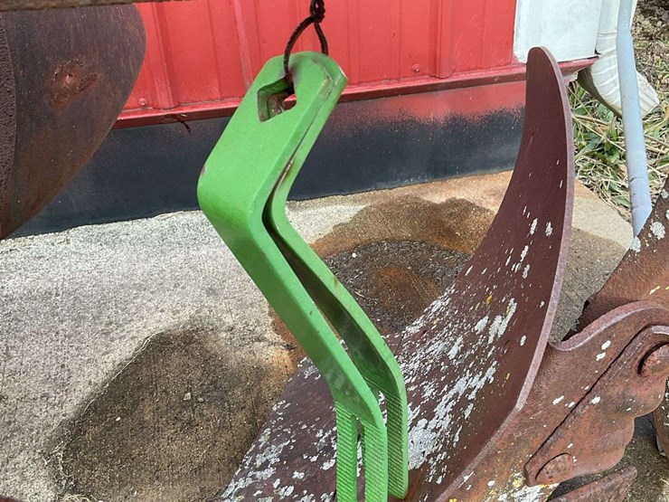 john-deere-12-image-13