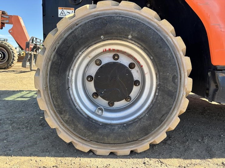 2017-jlg-g5-18a-image-18