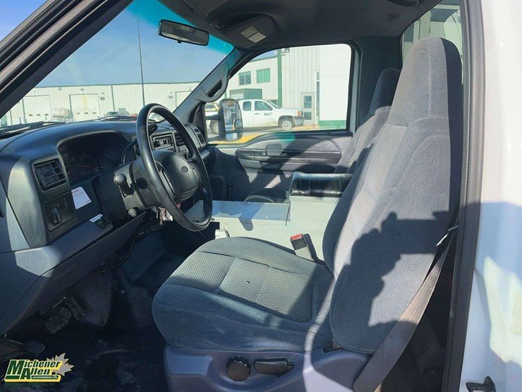 2001-ford-f450-image-14