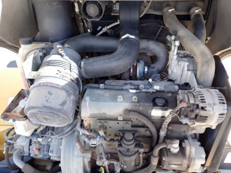 2014-deere-324j-image-52