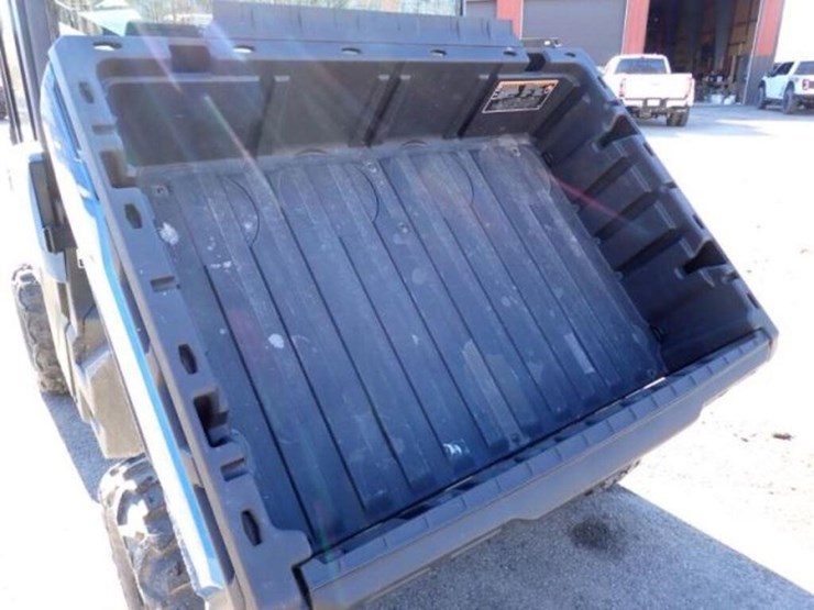 2022-can-am-defender-limited-hd10-4x4-side-by-side-image-39