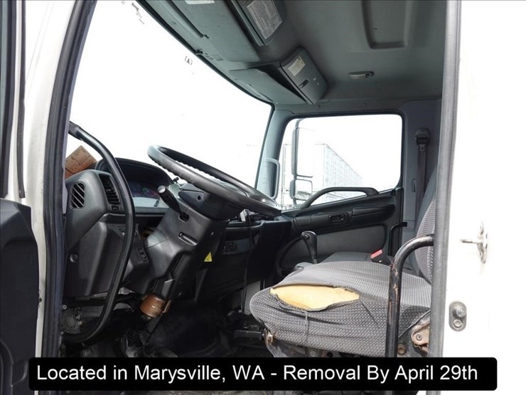 2009-hino-268-image-8