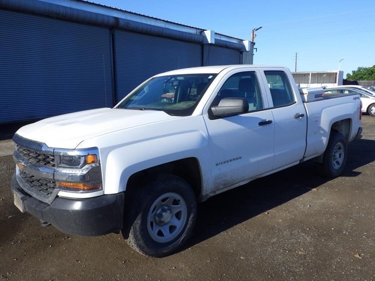 2018-chevrolet-1500-image-1