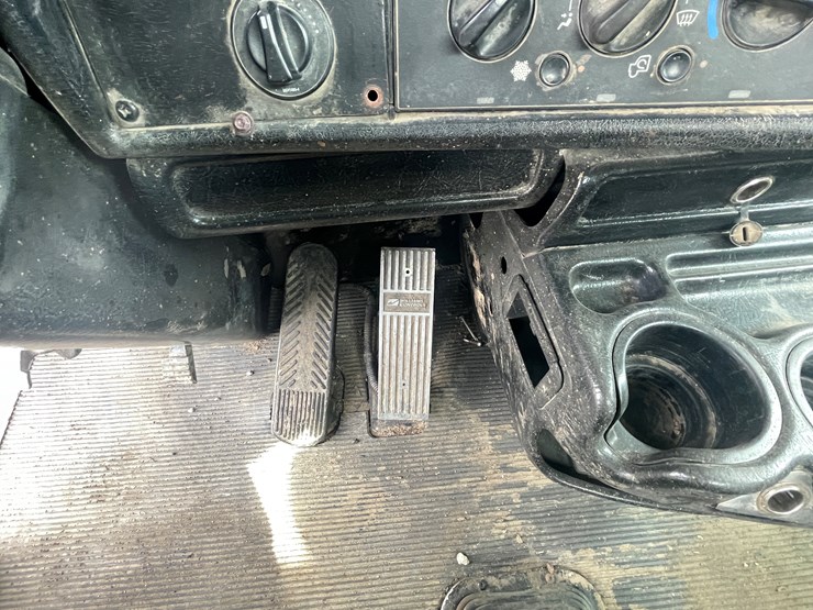 #240-•-2005-kenworth-truck-tractor-(has-mn-title)-(mora,-mn)-image-39