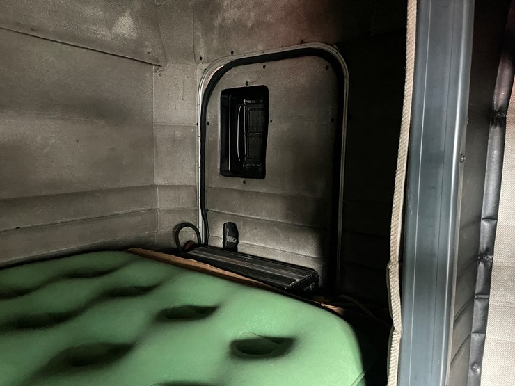 #246-•-1961-kenworth-truck-tractor-(has-nd-title)-(mora,-mn)-image-38