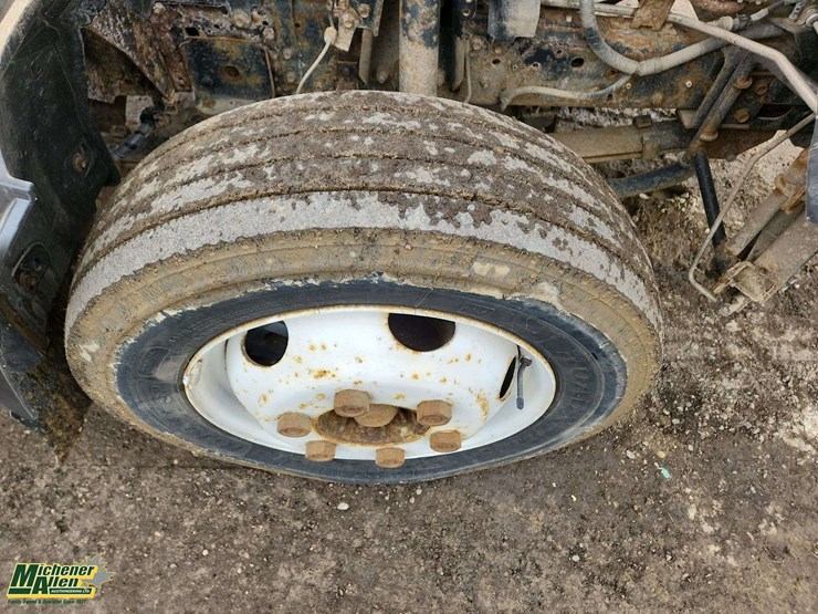 2016-isuzu-npr-image-22