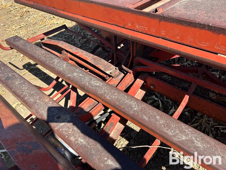 new-holland-1033-image-19