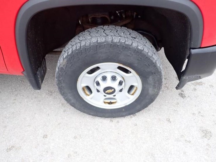 2022-chevrolet-2500hd-image-50