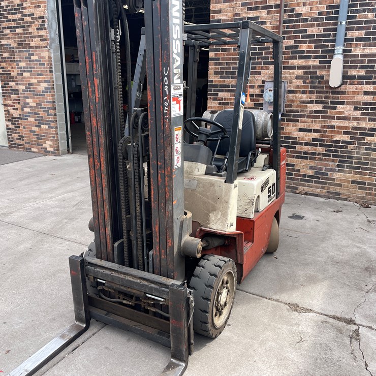 #2505 • Nissan Forklift (Columbia Heights, MN)