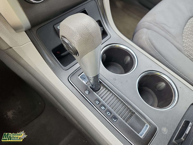 2011-chevrolet-traverse-ls-image-21