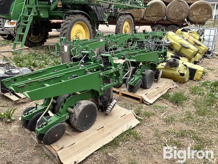 john-deere-12-image-5