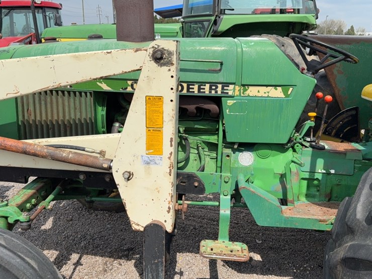 john-deere-2440-image-15