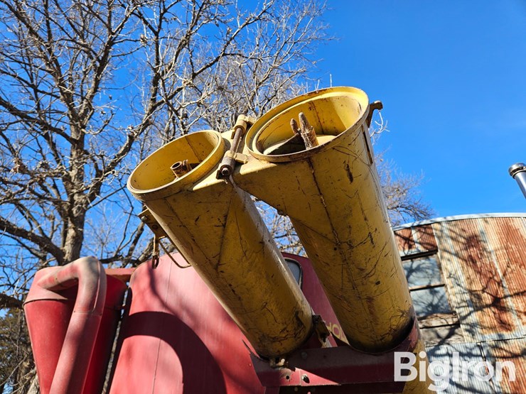 new-holland-354-image-17