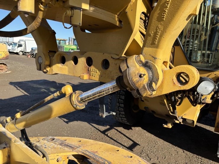 caterpillar-143h-image-12