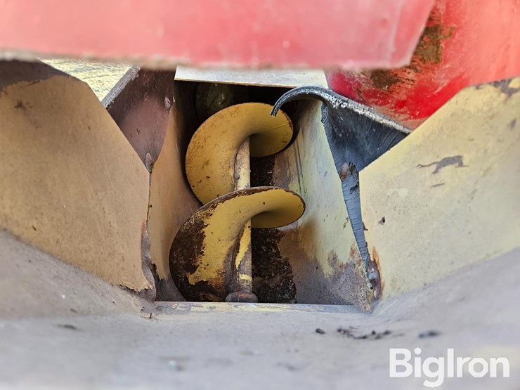 new-holland-354-image-15