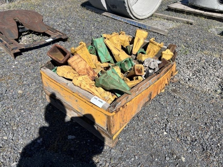 cat-bucket-teeth-image-4