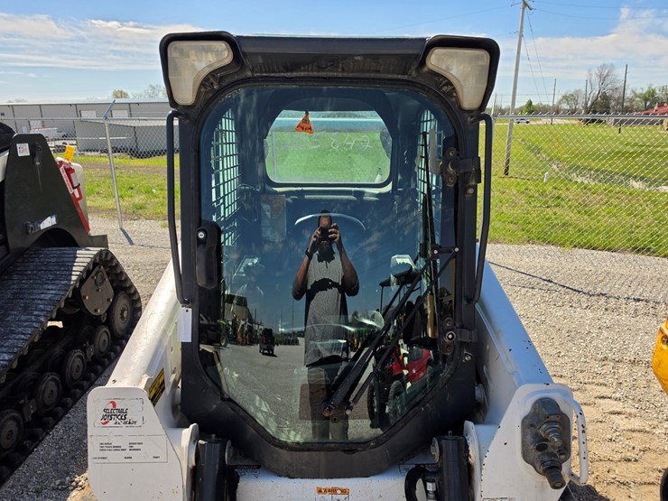 2016-bobcat-t595-image-4