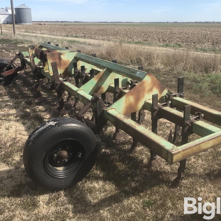 Bigham Brothers S-389 7 Row 3 Bar Cultivator