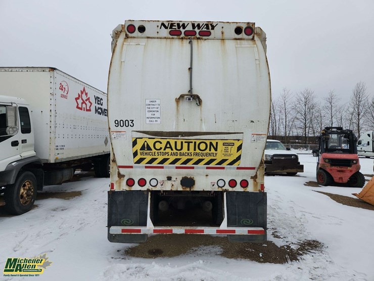 2019-peterbilt-520-image-3