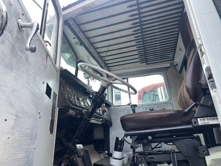 #246-•-1961-kenworth-truck-tractor-(has-nd-title)-(mora,-mn)-image-20