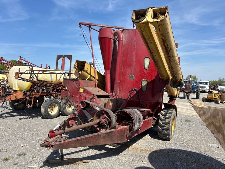 new-holland-359-image-3