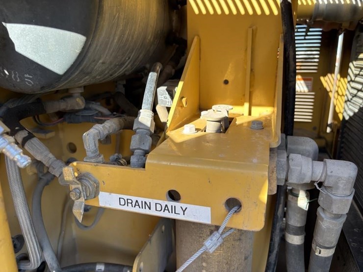 caterpillar-143h-image-75