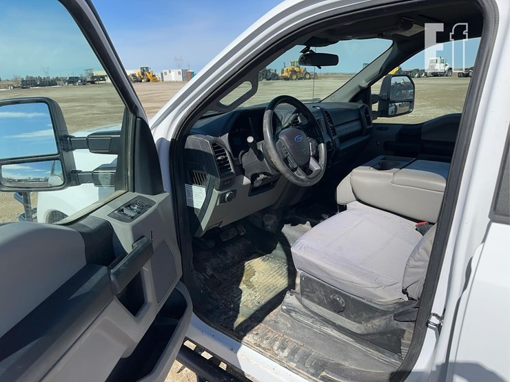 2021-ford-f350-xl-image-8