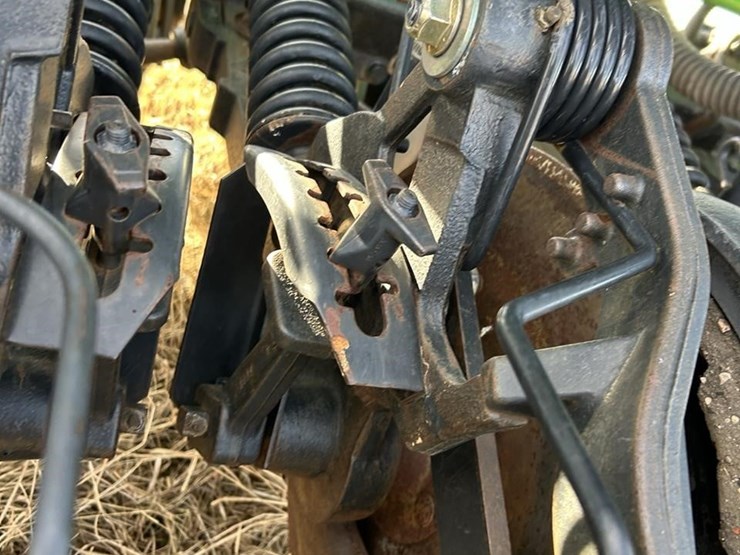 2004-john-deere-1590-image-56