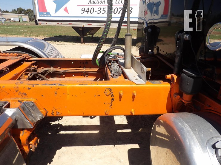 2008-peterbilt-389-image-22