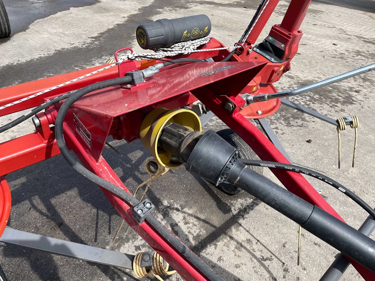 #146-•-h&s-hay-tedder-(stoughton,-wi)-image-17