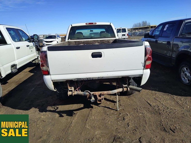 2005-chevrolet-silverado-2500hd-image-13