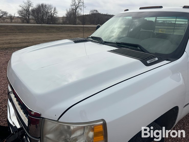 2010-chevrolet-3500-image-10