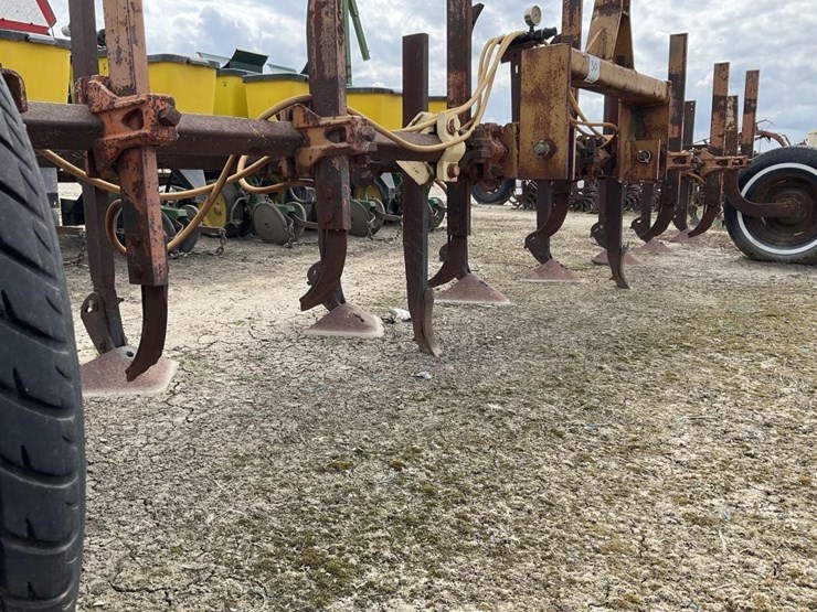 custom-3-pt-8-row-30"-cultivator-image-12